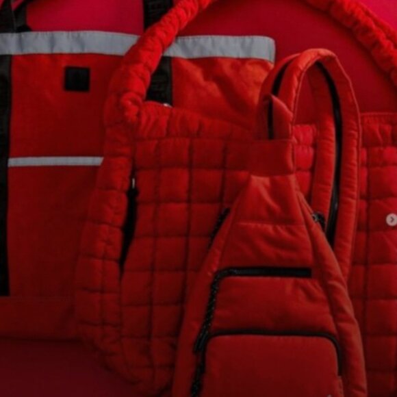 Free People Quilted Carryall Winterberry  - BRAND NEW WITH TAGS - Picture 11 of 13